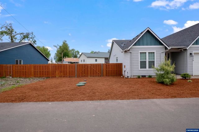 5175 Parkway Dr NE, Salem, OR 97305