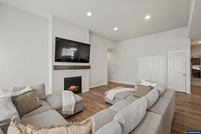 5175 Parkway Dr NE, Salem, OR 97305