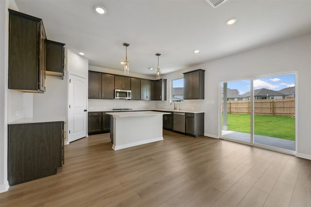 200 Willow Heights DR, Hutto, TX 78634