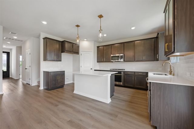 200 Willow Heights DR, Hutto, TX 78634