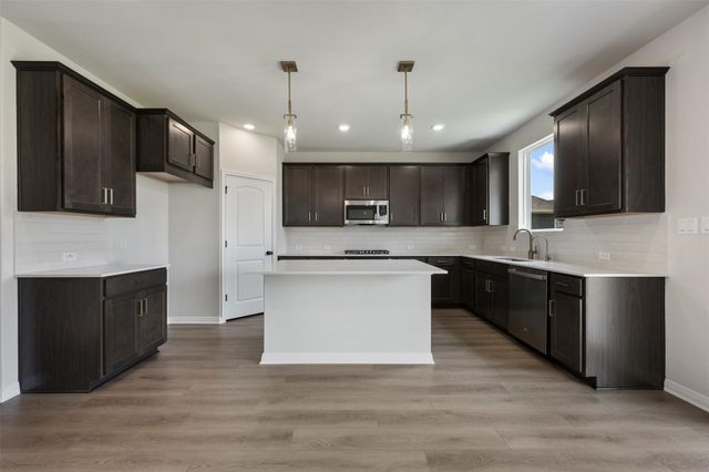 200 Willow Heights DR, Hutto, TX 78634
