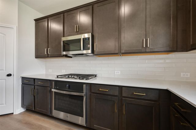 200 Willow Heights DR, Hutto, TX 78634
