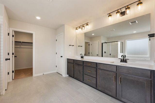 200 Willow Heights DR, Hutto, TX 78634