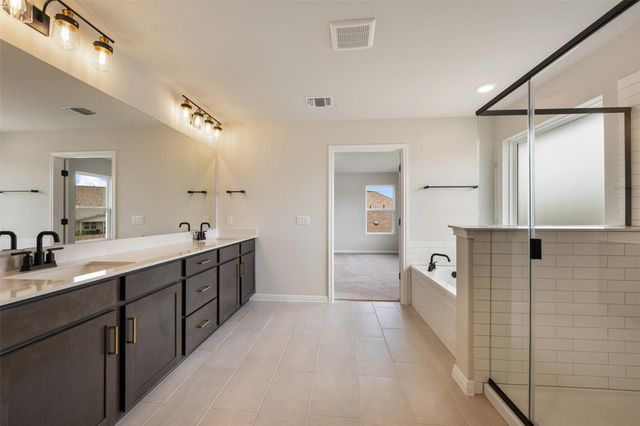 200 Willow Heights DR, Hutto, TX 78634