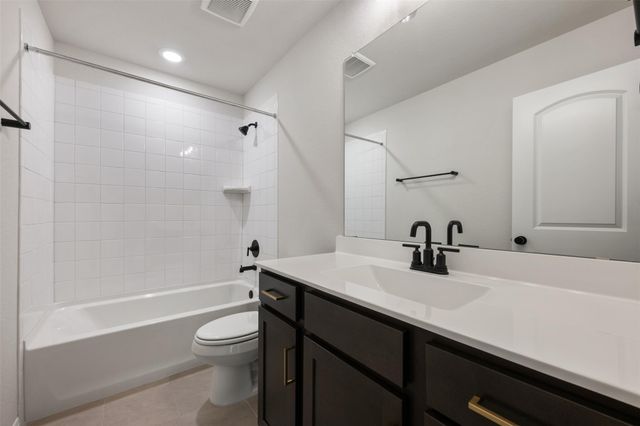 200 Willow Heights DR, Hutto, TX 78634
