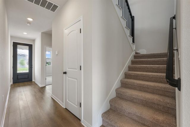 200 Willow Heights DR, Hutto, TX 78634