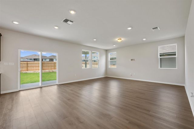 200 Willow Heights DR, Hutto, TX 78634