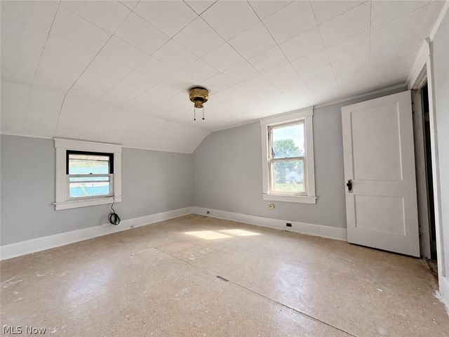1027 Buena Vista Avenue NE, Warren, OH 44483