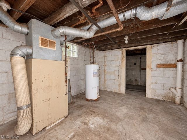 1027 Buena Vista Avenue NE, Warren, OH 44483