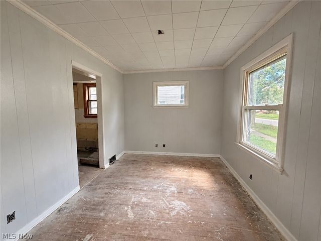 1027 Buena Vista Avenue NE, Warren, OH 44483