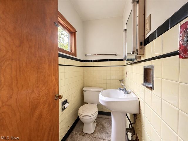 1027 Buena Vista Avenue NE, Warren, OH 44483