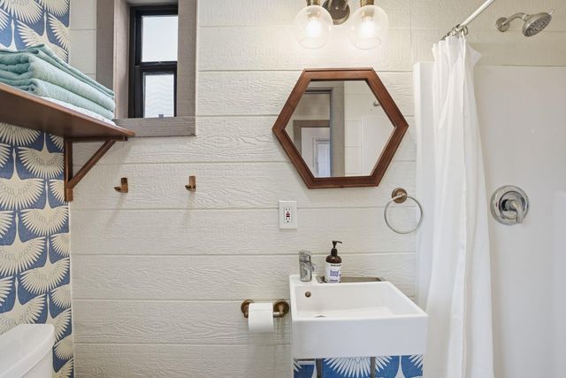 530 Pioneer TRL, Dripping Springs, TX 78620