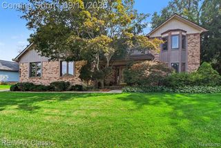 8651 Brazos Court, White Lake, MI 48386