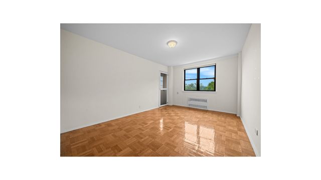 735 KAPPOCK Street # 7B, New York City, NY 10463