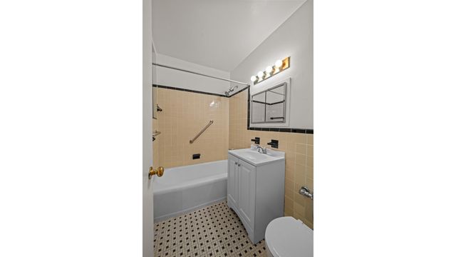 735 KAPPOCK Street # 7B, New York City, NY 10463