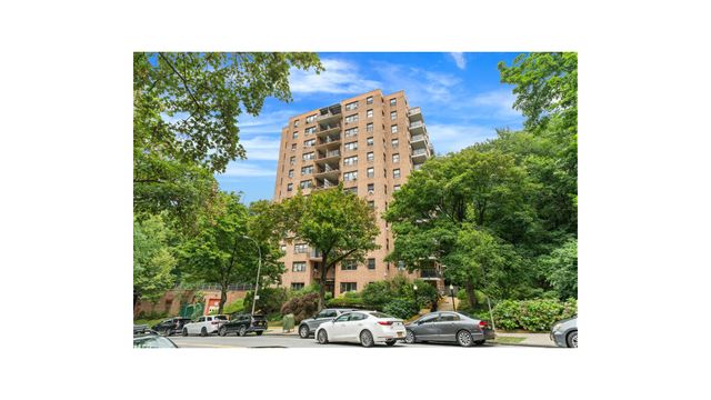 735 KAPPOCK Street # 7B, New York City, NY 10463