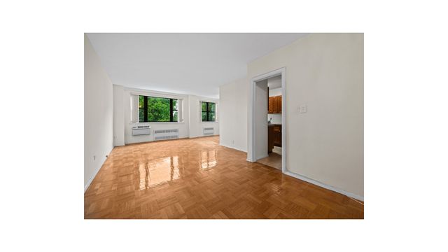 735 KAPPOCK Street # 7B, New York City, NY 10463