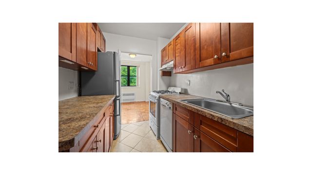 735 KAPPOCK Street # 7B, New York City, NY 10463