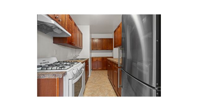 735 KAPPOCK Street # 7B, New York City, NY 10463