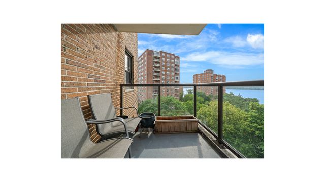 735 KAPPOCK Street # 7B, New York City, NY 10463