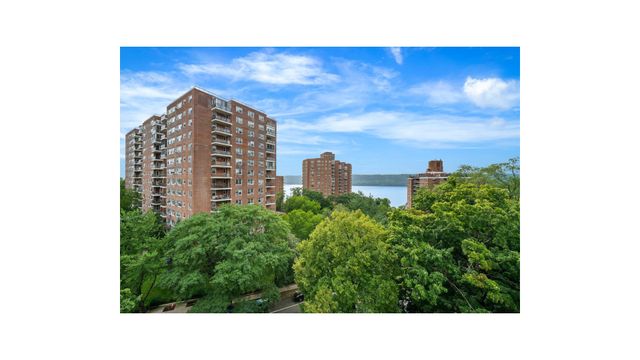 735 KAPPOCK Street # 7B, New York City, NY 10463