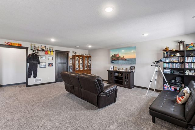2809 213th St, Farmington, MN 55024
