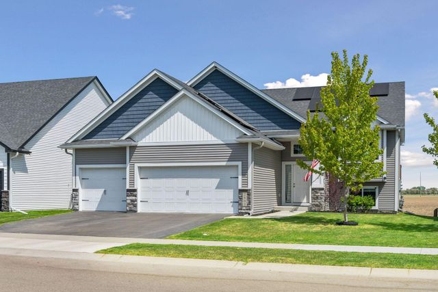 2809 213th St, Farmington, MN 55024