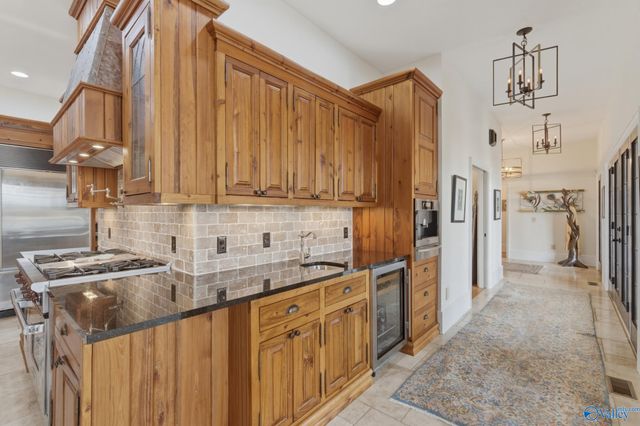 19 Lake Forest Blvd SW, Huntsville, AL 35824