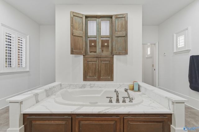 19 Lake Forest Blvd SW, Huntsville, AL 35824