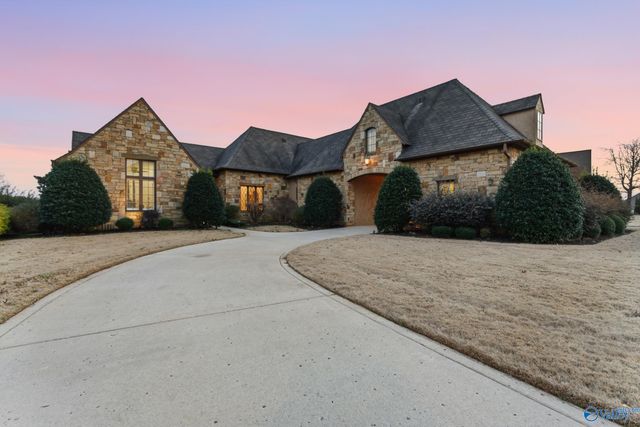 19 Lake Forest Blvd SW, Huntsville, AL 35824