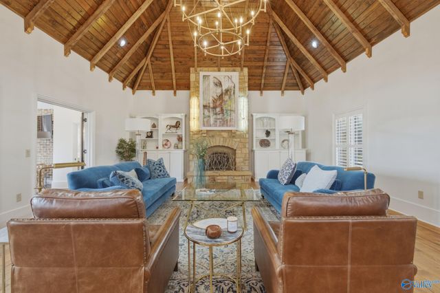 19 Lake Forest Blvd SW, Huntsville, AL 35824