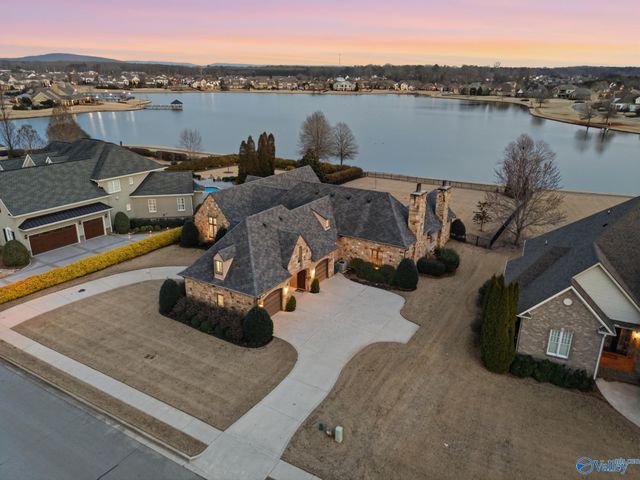 19 Lake Forest Blvd SW, Huntsville, AL 35824