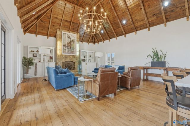 19 Lake Forest Blvd SW, Huntsville, AL 35824