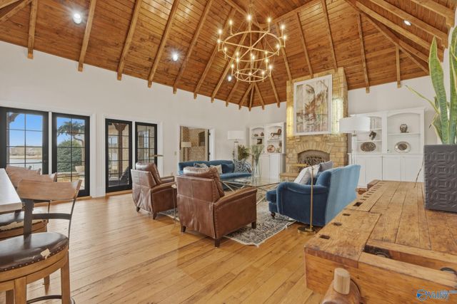 19 Lake Forest Blvd SW, Huntsville, AL 35824