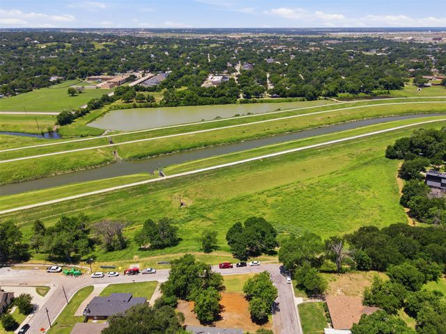 5317 Red Bud Lane, Fort Worth, TX 76114