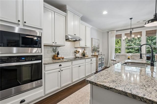 5883 Heritage Ridge, Flowery Branch, GA 30542