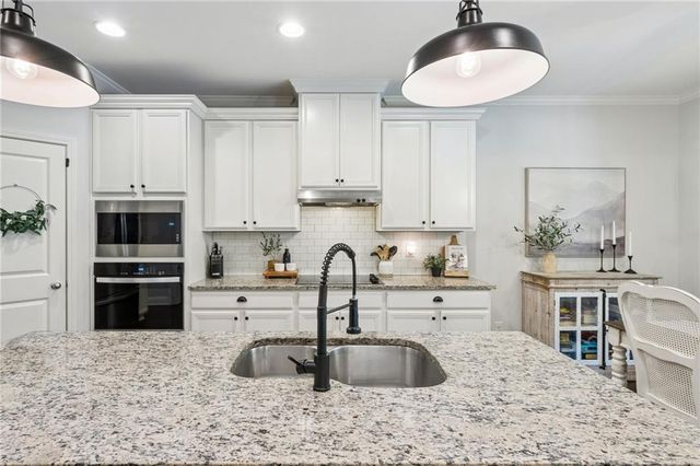 5883 Heritage Ridge, Flowery Branch, GA 30542