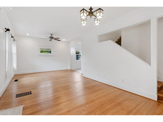 5624 Ne Glisan St, Portland, OR 97213