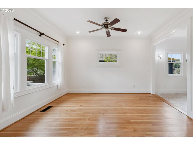 5624 Ne Glisan St, Portland, OR 97213