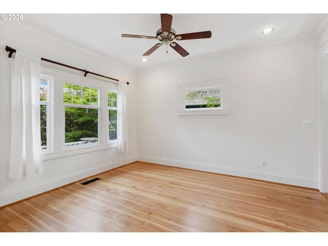5624 Ne Glisan St, Portland, OR 97213