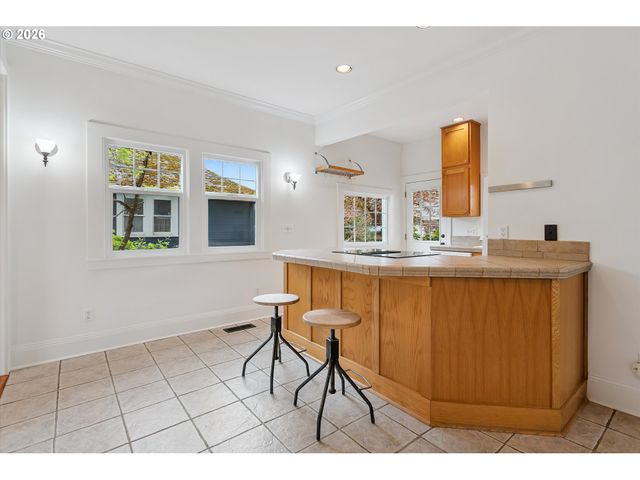 5624 Ne Glisan St, Portland, OR 97213