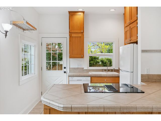 5624 Ne Glisan St, Portland, OR 97213
