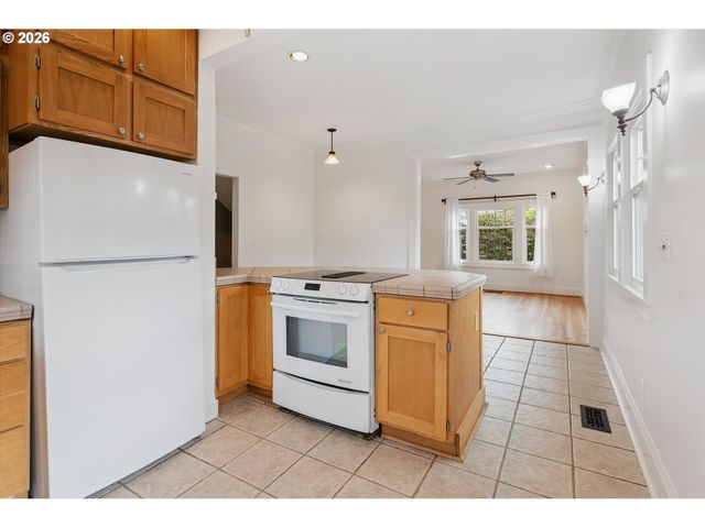 5624 Ne Glisan St, Portland, OR 97213