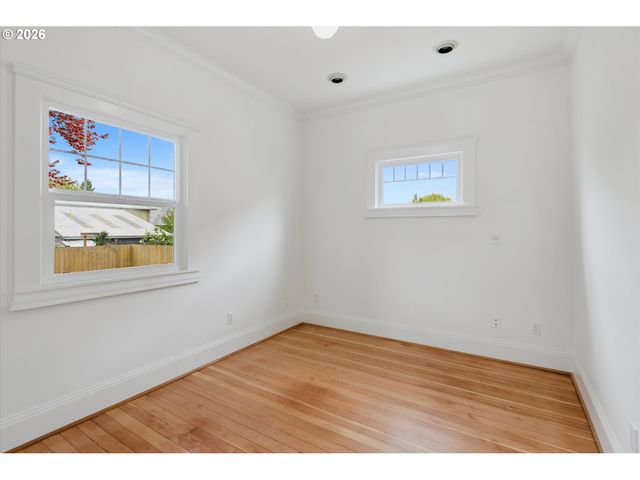 5624 Ne Glisan St, Portland, OR 97213
