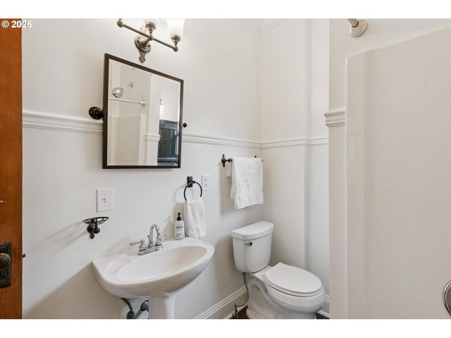 5624 Ne Glisan St, Portland, OR 97213