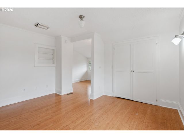 5624 Ne Glisan St, Portland, OR 97213