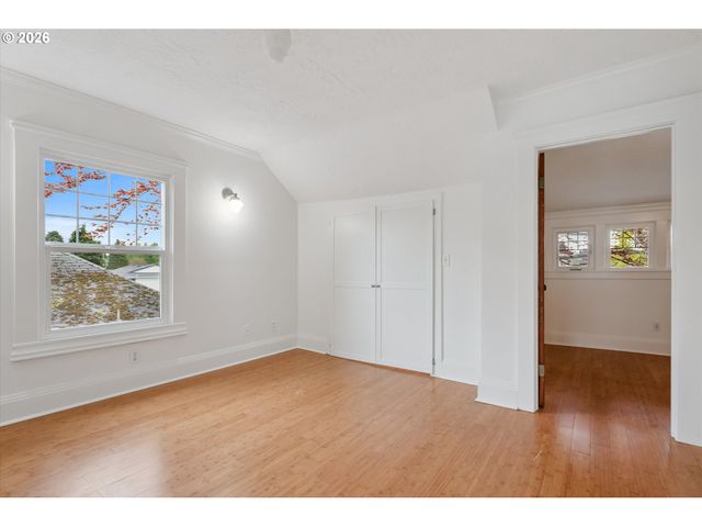 5624 Ne Glisan St, Portland, OR 97213