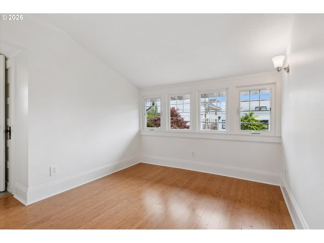 5624 Ne Glisan St, Portland, OR 97213