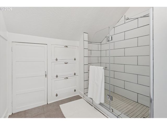 5624 Ne Glisan St, Portland, OR 97213