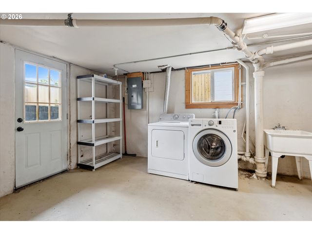 5624 Ne Glisan St, Portland, OR 97213